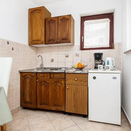 Idyllisches Nur 800 Meter Zum Mit 2 Balkone, Garten, Grill Apartmán Rovinj